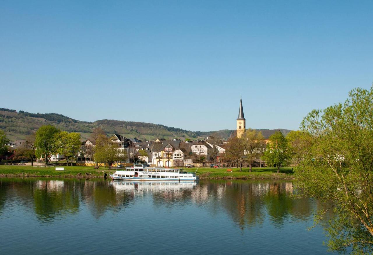 Hotel Krone Riesling Триттенхайм Экстерьер фото