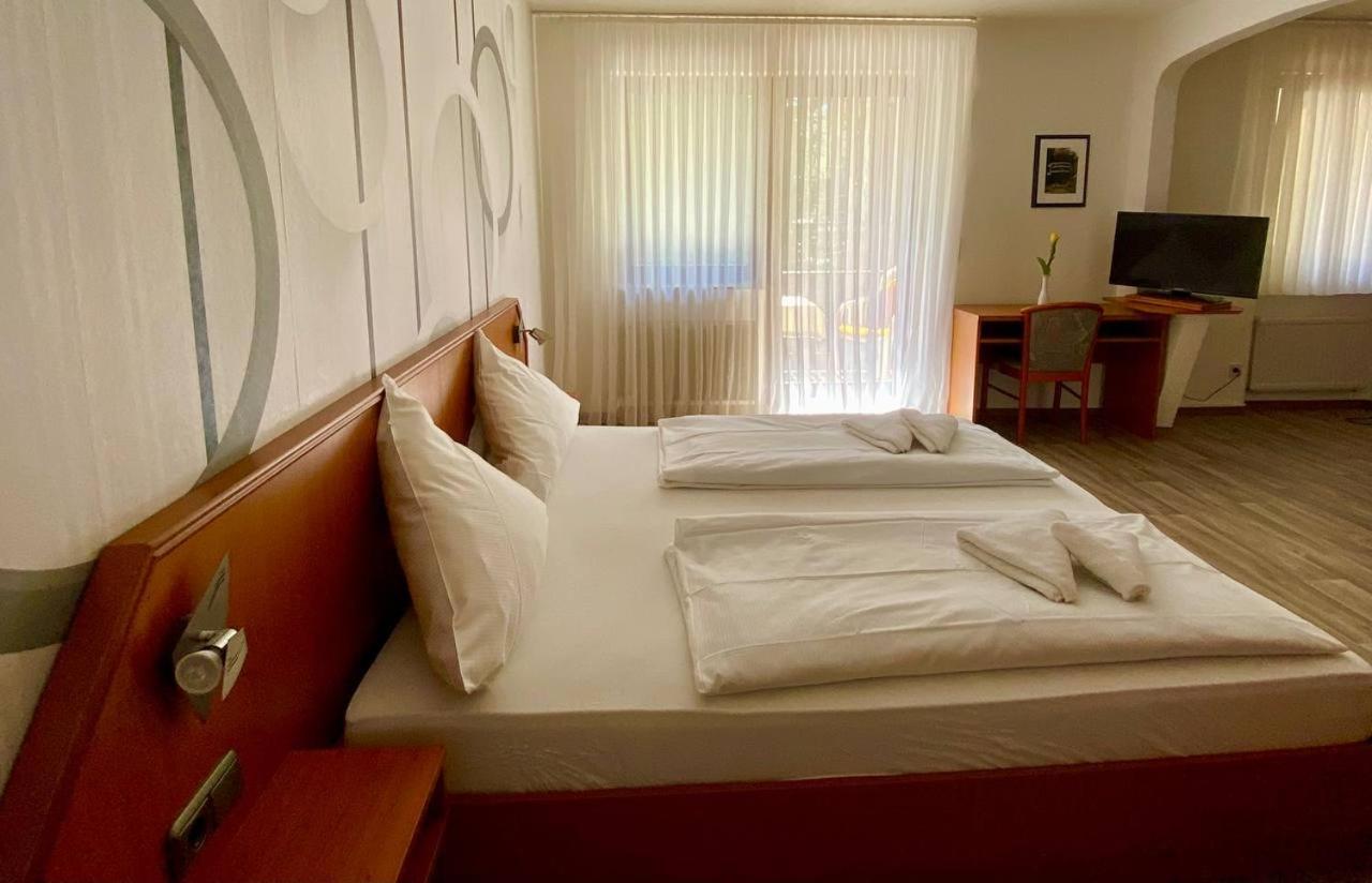 Hotel Krone Riesling Триттенхайм Экстерьер фото