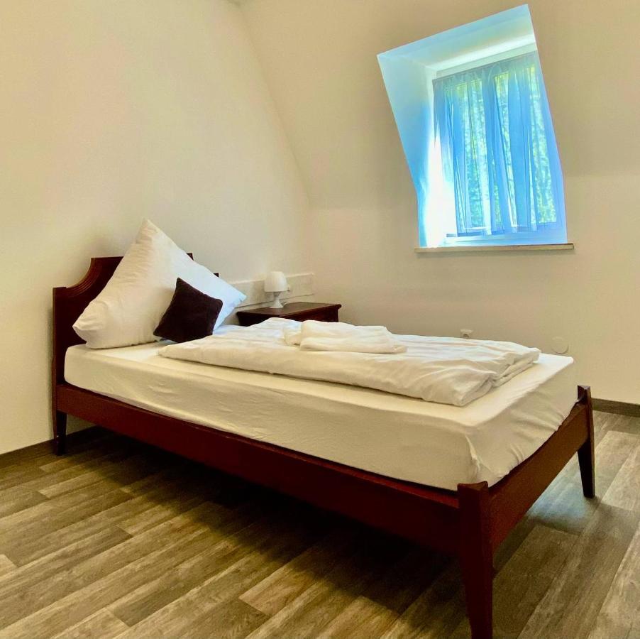 Hotel Krone Riesling Триттенхайм Номер фото