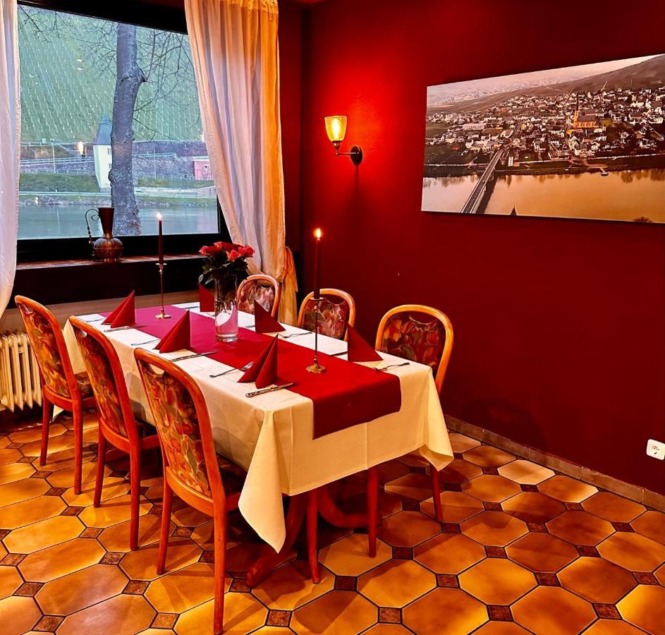 Hotel Krone Riesling Триттенхайм Экстерьер фото