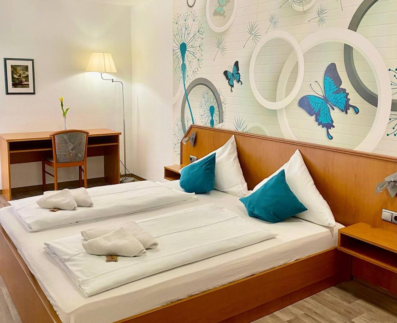 Hotel Krone Riesling Триттенхайм Экстерьер фото