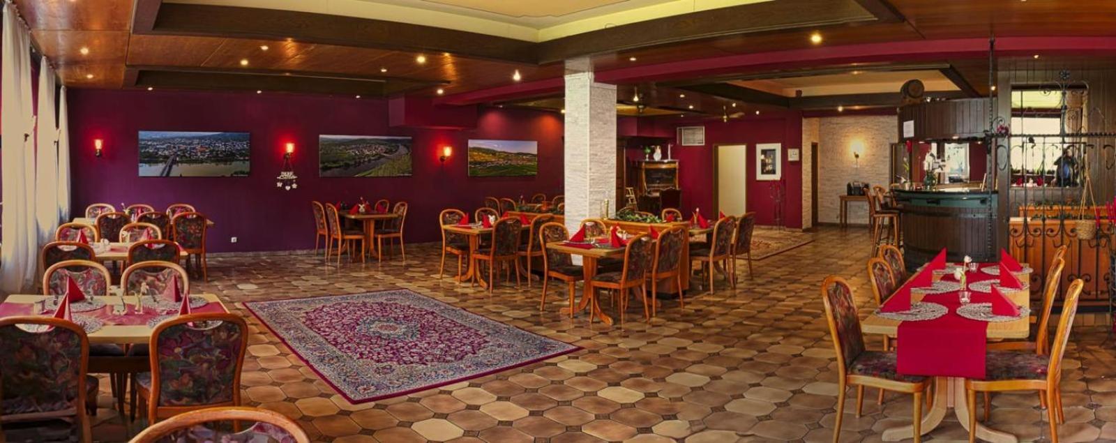 Hotel Krone Riesling Триттенхайм Экстерьер фото