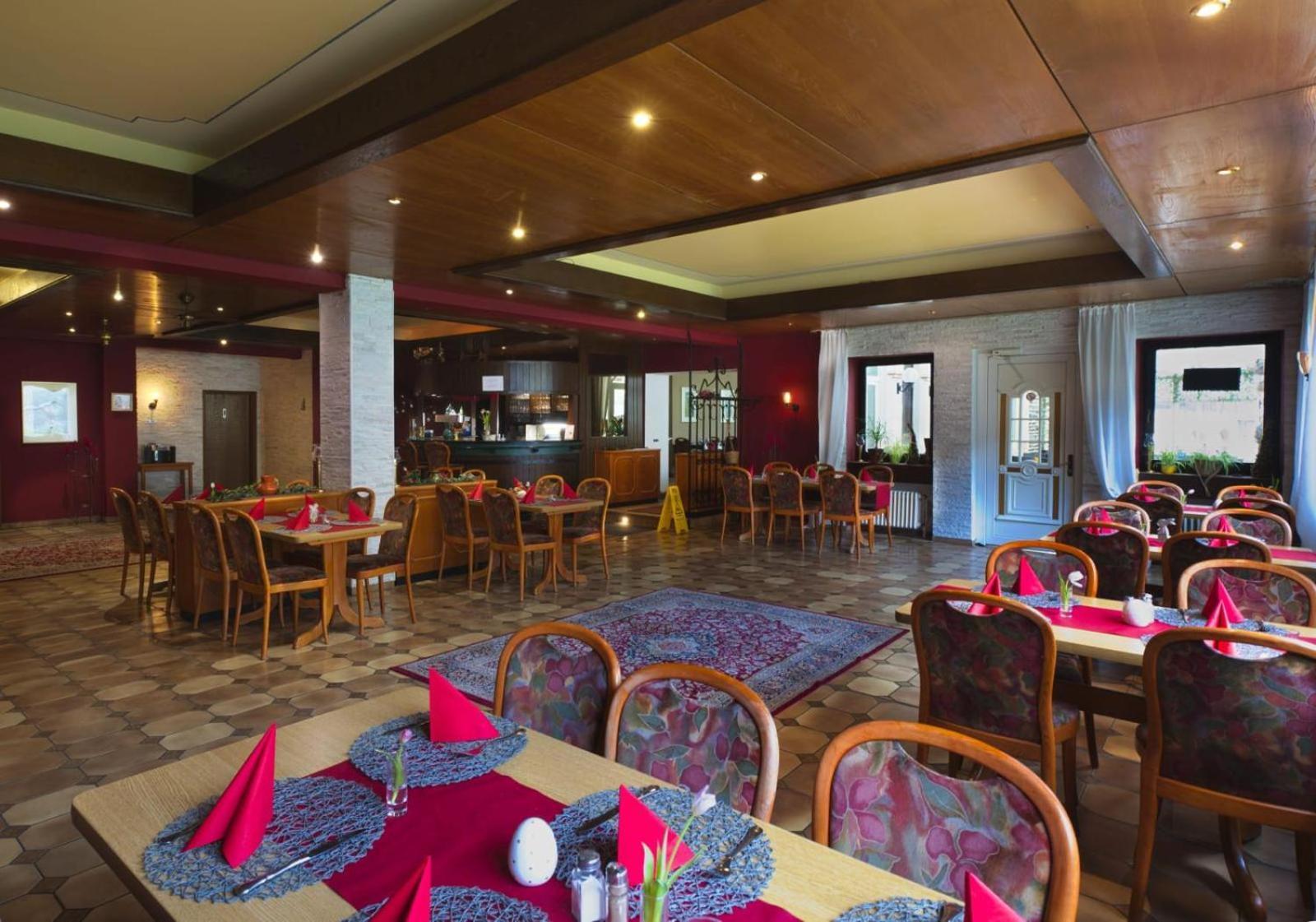 Hotel Krone Riesling Триттенхайм Экстерьер фото
